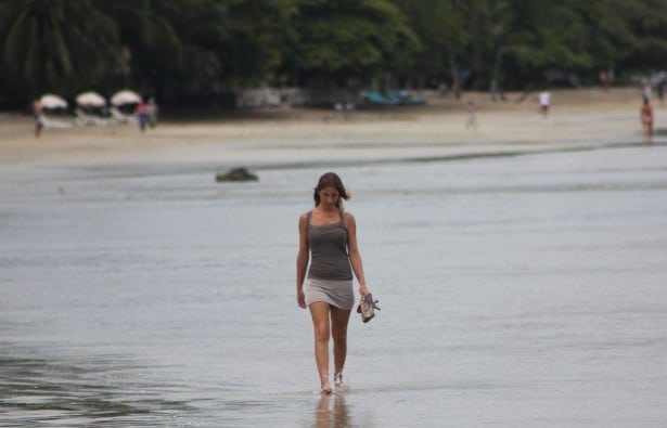 solo-female-surf-camp-traveler