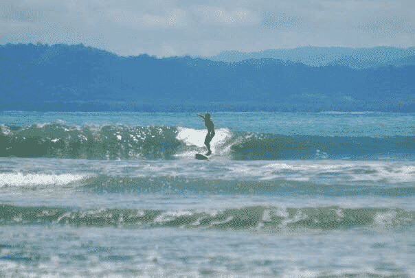Read more about the article When You Learn to Surf With Your Family, Magic Happens