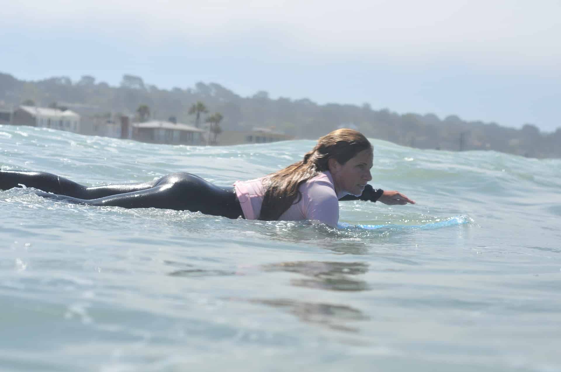 Read more about the article How to Avoid Rib Bruising From Surfing (And Paddle Pain-Free for Longer Sessions)