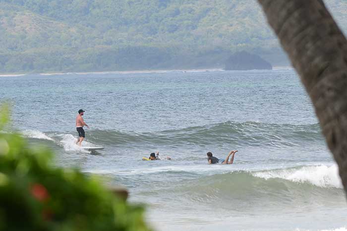 A dribbler wave breaking into Pico Pequeño, Tamarindo